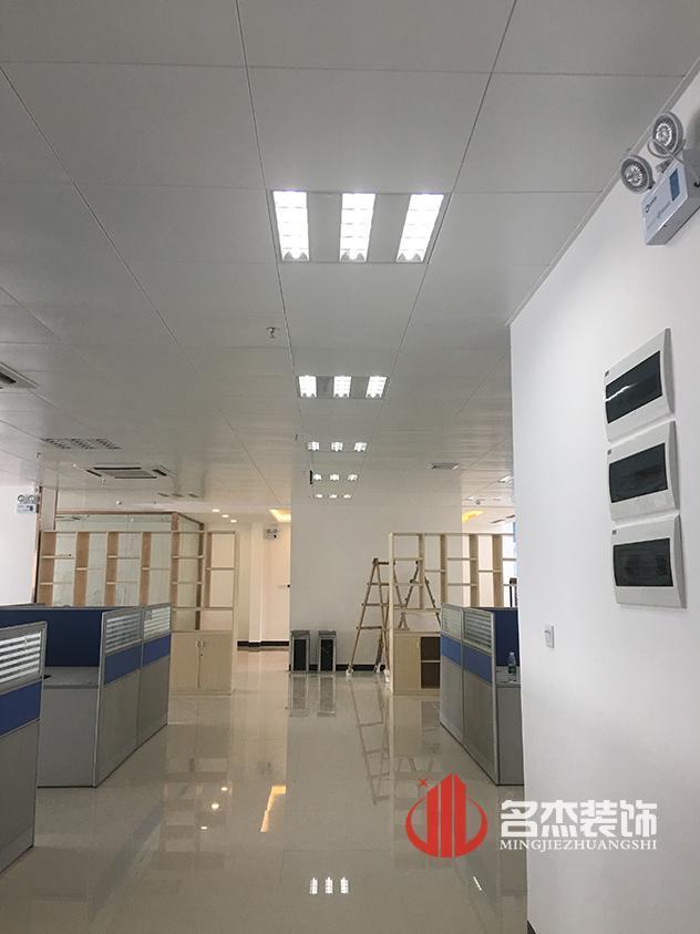办公区叼嘿网站视频设计完工照.jpg