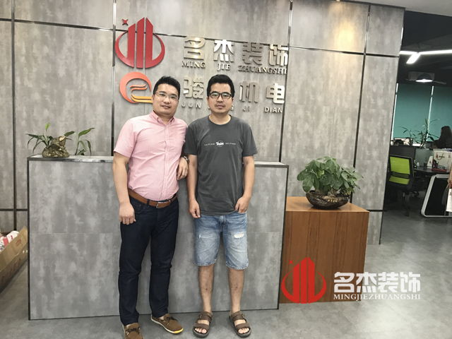 办公室叼嘿网站视频.jpg