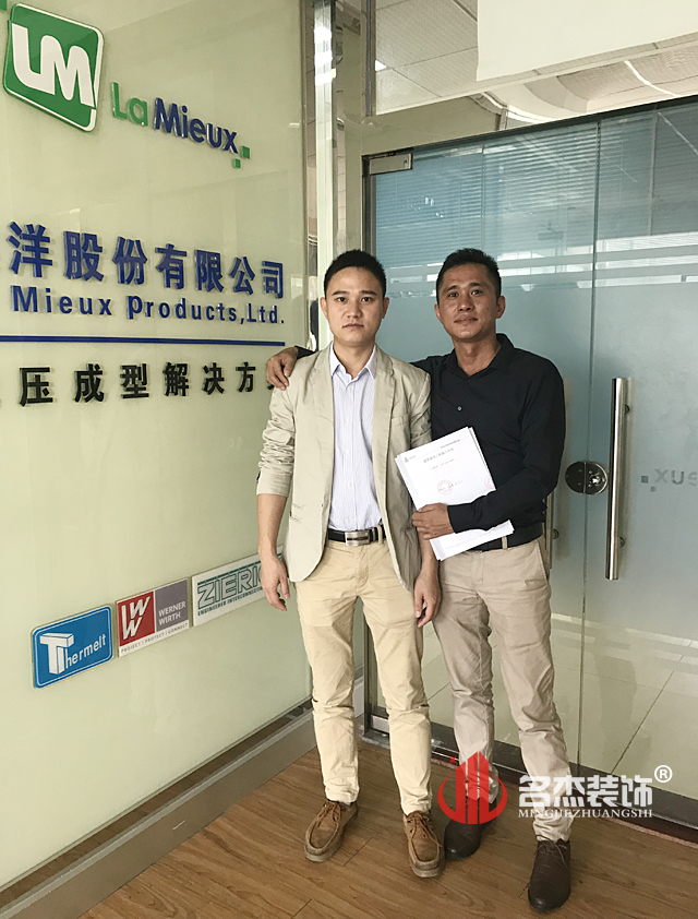 办公室叼嘿网站视频.jpg