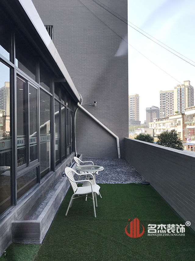 办公室叼嘿网站视频设计完工照.jpg