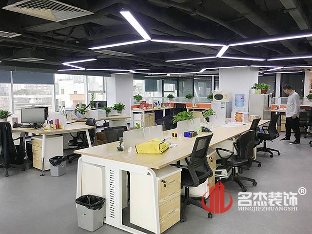 办公室叼嘿网站视频实景图.jpg