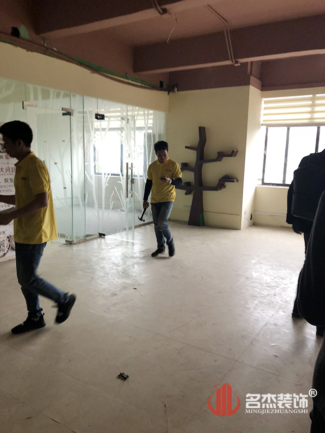 办公室叼嘿网站视频设计.jpg 办公室叼嘿网站视频设计.jpg