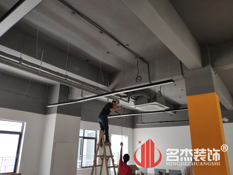 办公室叼嘿网站视频